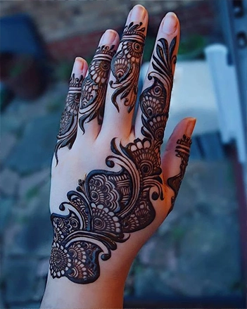 Simple and Chand Elegant Mehndi Designs For Eid 2024