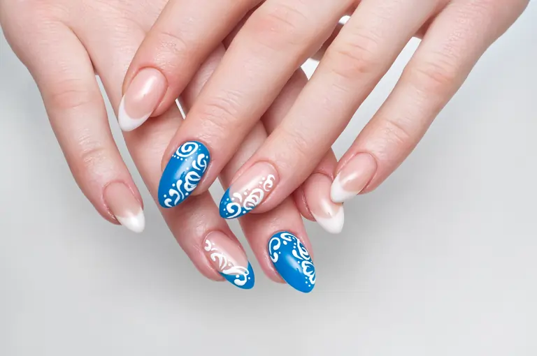 Bright Summer Nails Blue and white