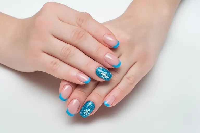 Bright Summer Nails Blue white