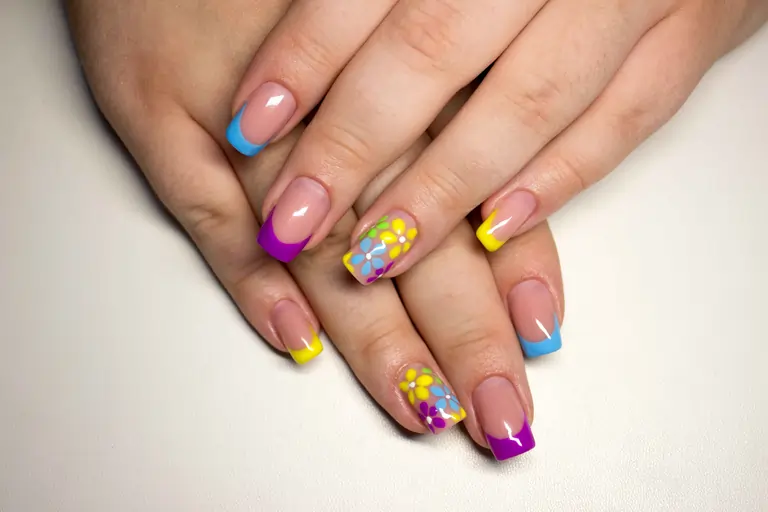 Bright Summer Nails With Flowers Blue