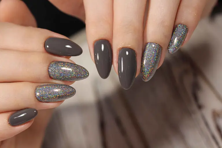 Bright Summer Nails With Glitter grey