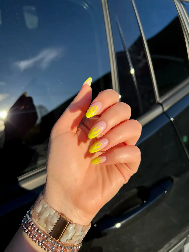 Cute Bright Summer Nails yellow